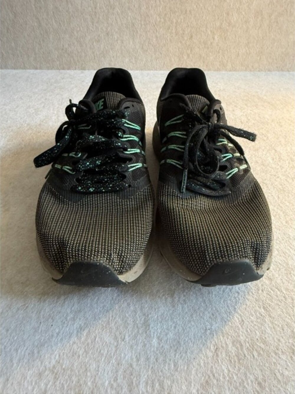 Nike Run Swift Women’s Size 9.5 Black Running Shoes Green Athletic Sneakers